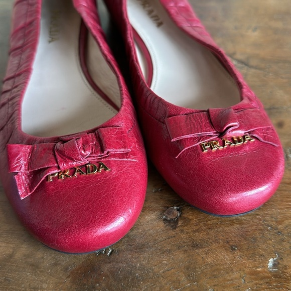 RED Prada Ruched Ballet Flats with Bows - Picture 2 of 9